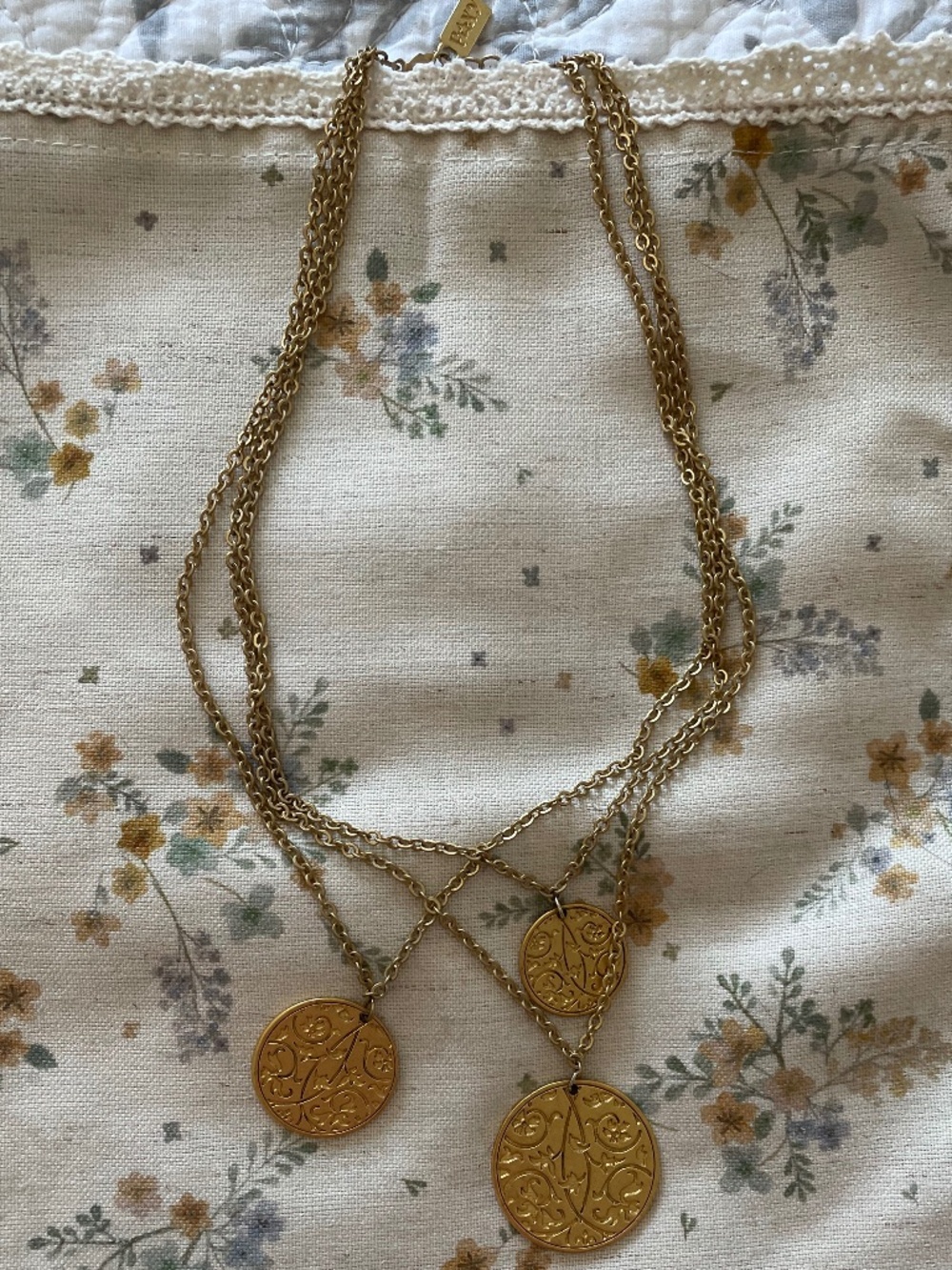 EUC E*XY Layered Chain Gold Medallion Pendant Necklace on 15-16-inch Chains